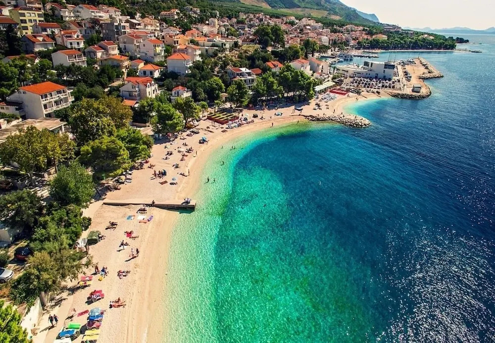 Bravo - 100 m From Beach - SA3