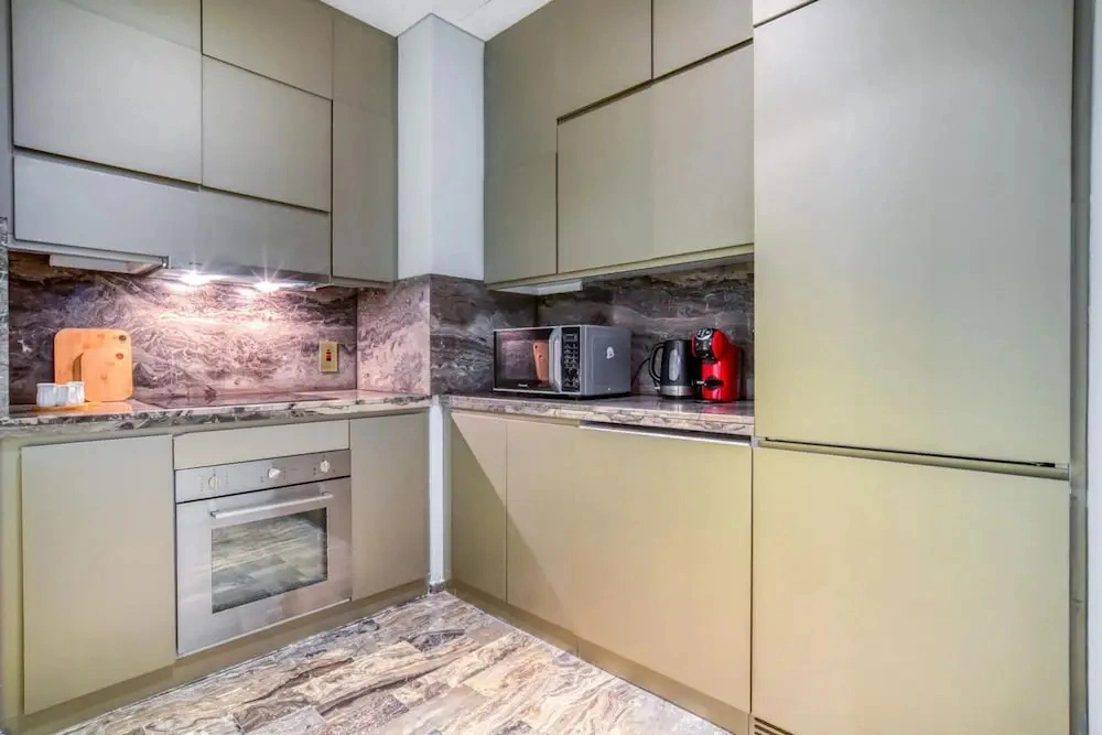 High-end Luxe Apt w Marina Views