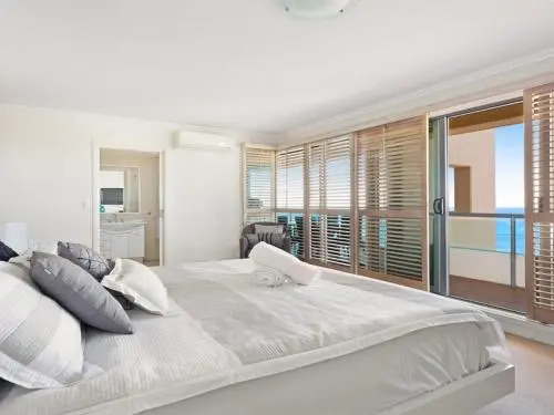 Le Point 702 - Luxury And Views!