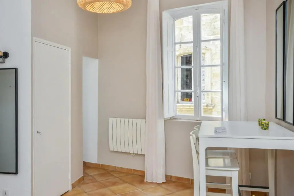 Comfortable studio apartment close to Avignon Bridge Welkeys