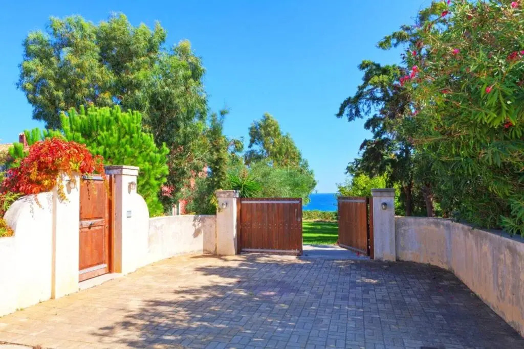 6 Bedroom Luxury Villa Above Ai Helis Beach