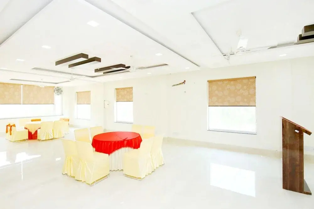 Hotel Grand Taj By OYO Rooms