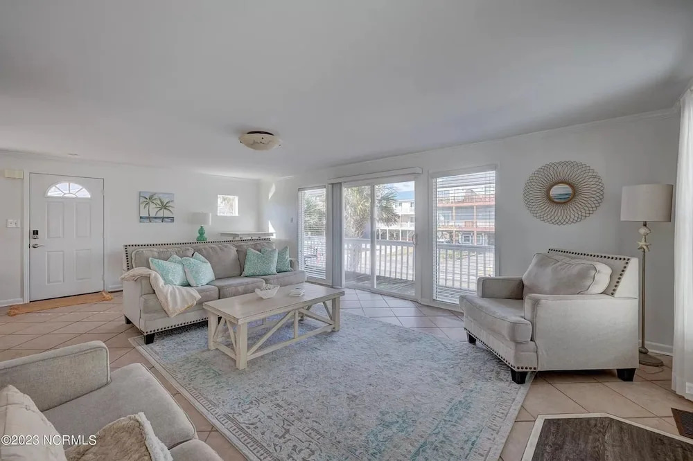 Sany Lu by Topsail Realty