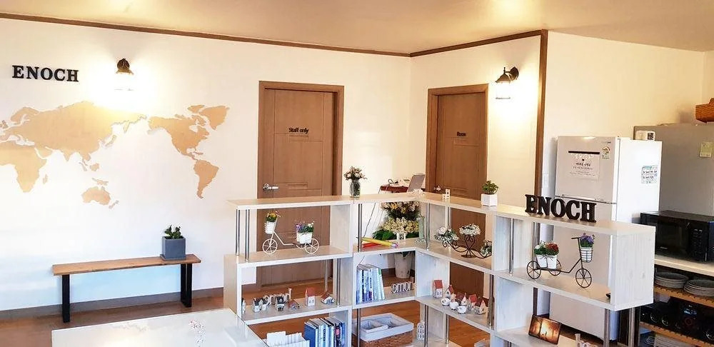 Guesthouse Enoch - Hostel