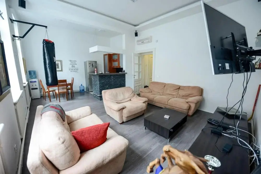 Hostel East-West