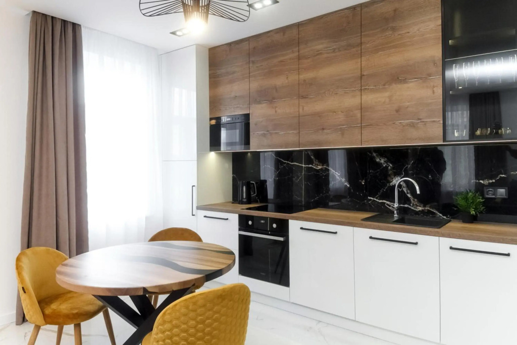 Close to main square, big living room and kitchen 2 saparate rooms