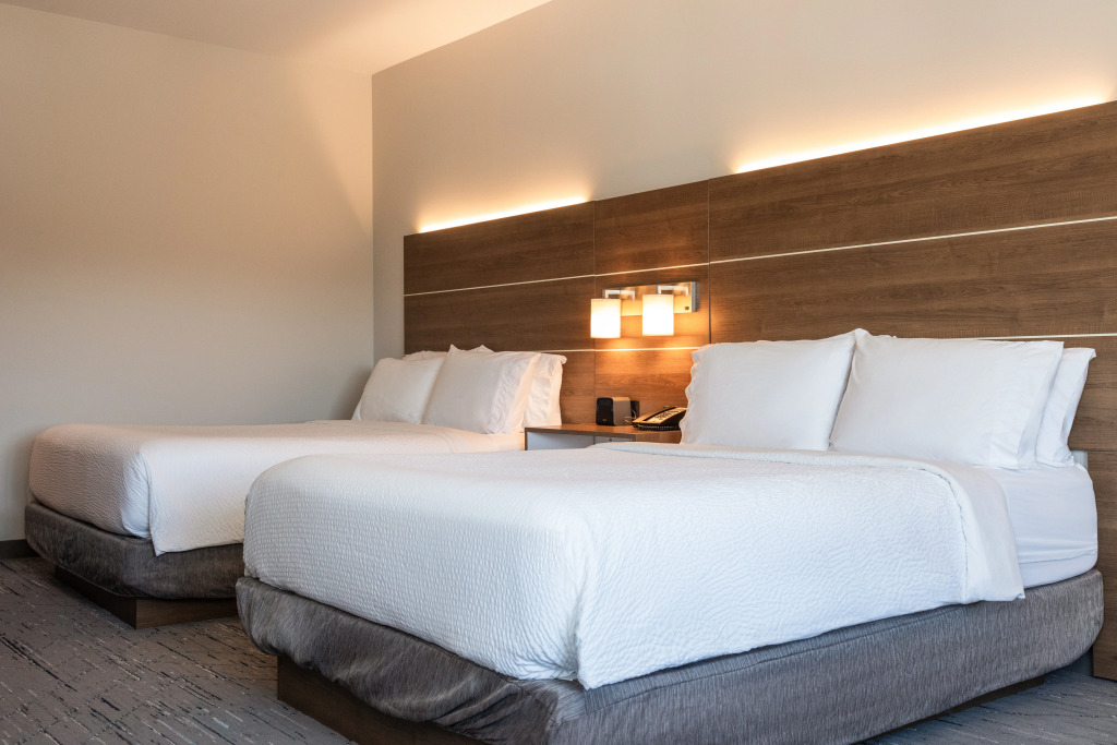 Holiday Inn Express & Suites Victoria-Colwood by IHG