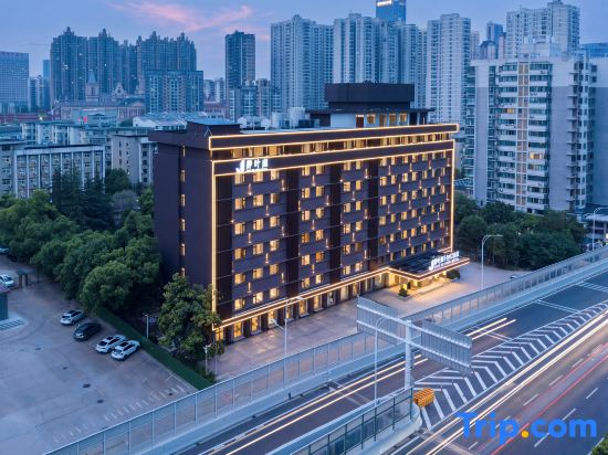 Jingyeting S·1952 Hotel HUST Optics Valley PedestrianStreet