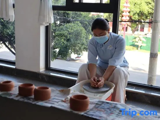 Xihan Hotel (Jianshui Ancient City Small Train Store)