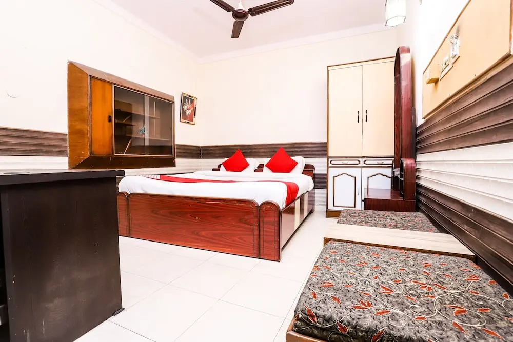 OYO 26873 Hotel Metro Star