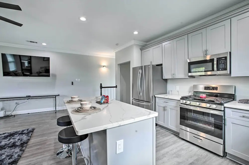 6 Mi to French Quarter: Modern New Orleans Gem
