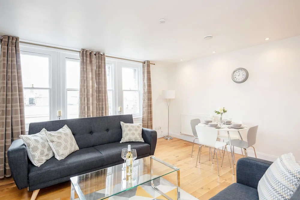 Great Mayfair Apartment - Sleeps 6
