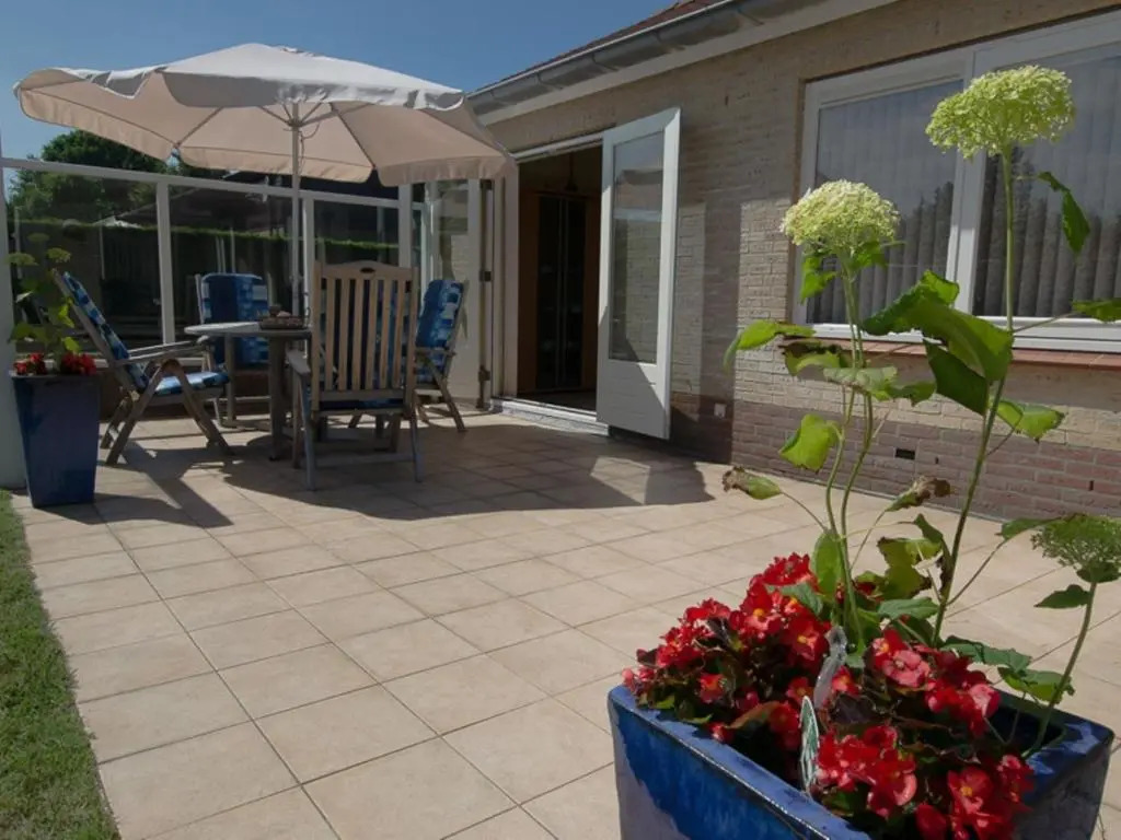Bungalow Pinusoord 3 - Ouddorp near the beach with big garden
