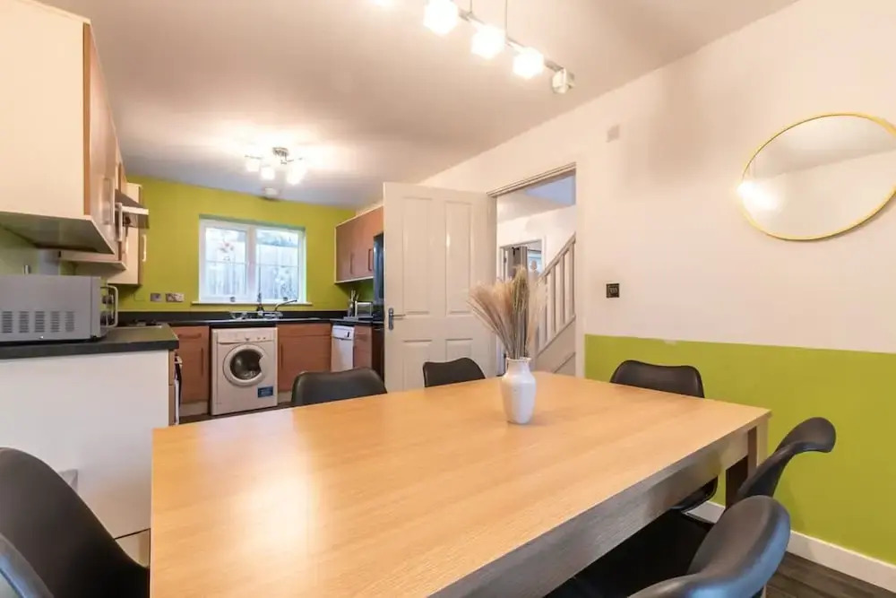 Host Stay Moresby Way
