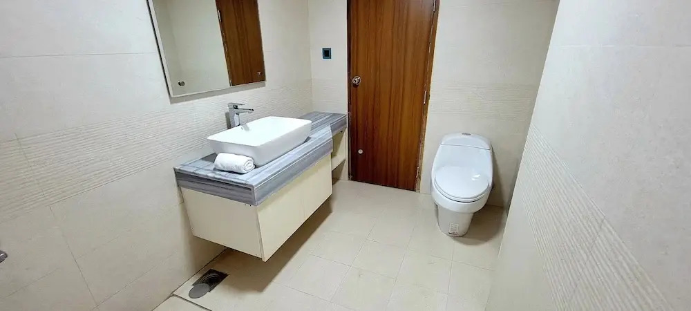Luxurious 3-bhk Highly Secured & Close to Airport