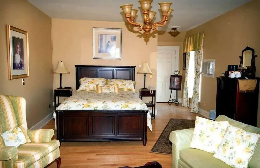 Lynwood Inn