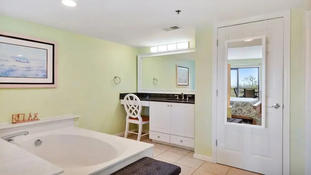 2515 Mare 2 Bedroom Condo