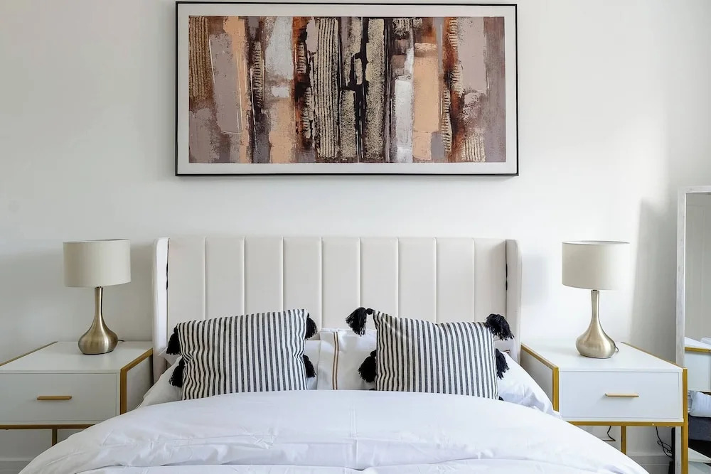 2 Bed Stylish Central Rochester Apartment Sleeps 4 Netflix Work Space