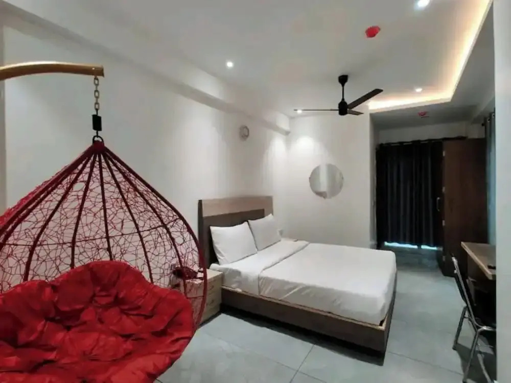 Hotel blue shine