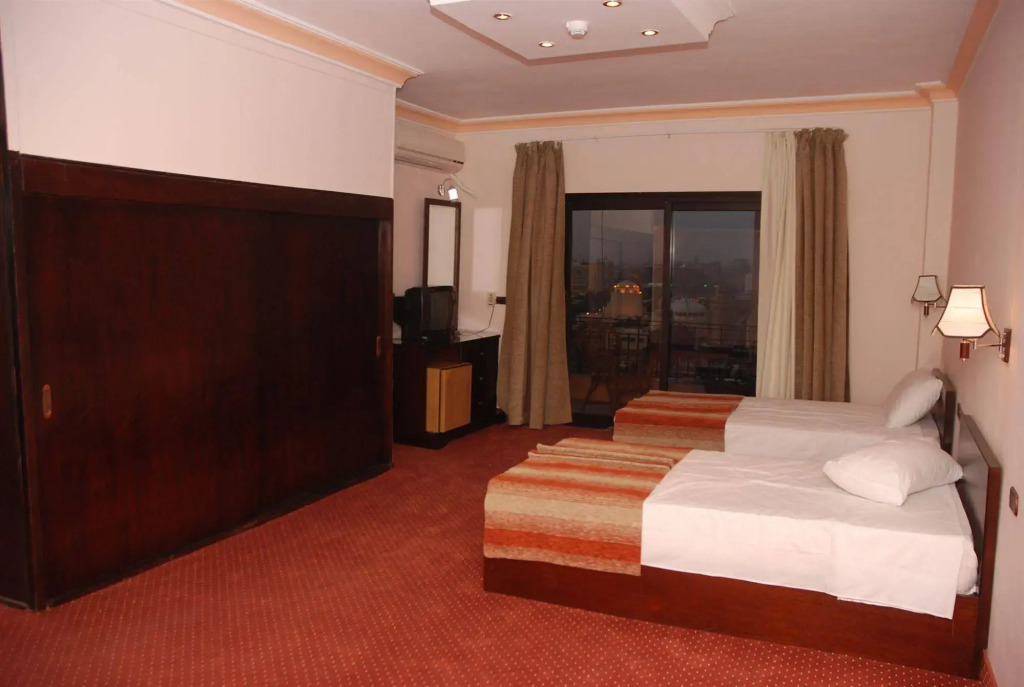 EL Tonsy Hotel