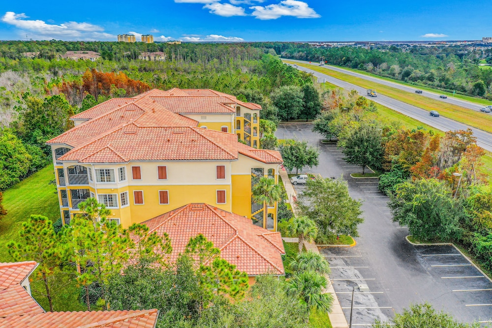 Dog-friendly Condo With Gym, Wifi, Balcony - Close to Theme Parks