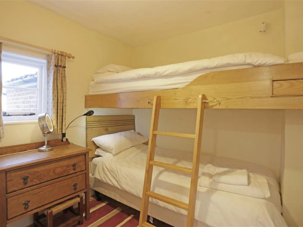 3 Bed in Woodbridge oc-h23