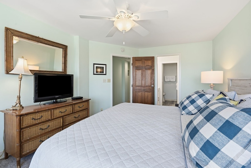 Sedgefield 102 by RedAwning