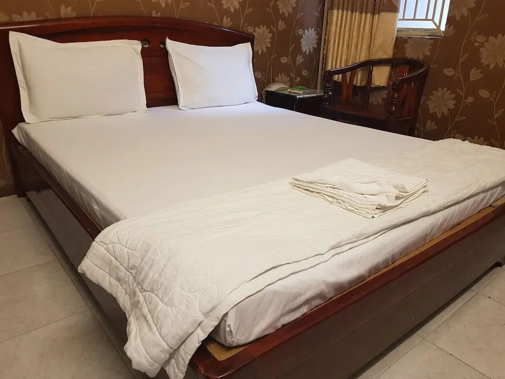 Oyo 682 Long Son Hotel
