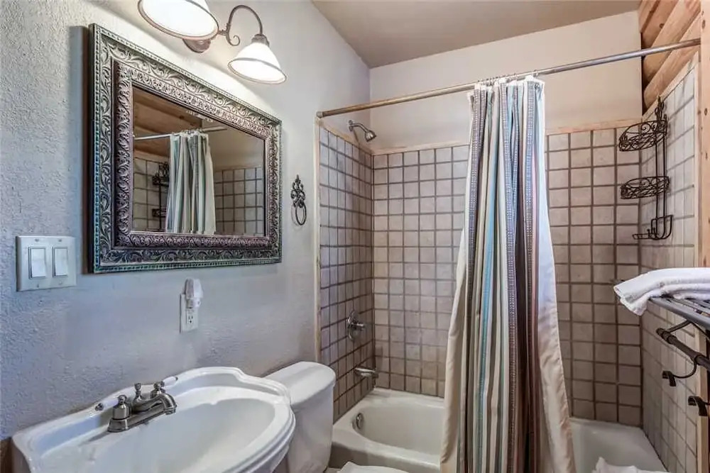 Mountain Valley View - Three Bedroom Cabin with Hot Tub