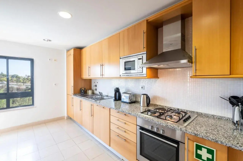 #069 Stunning Flat Near New Town w Pool View