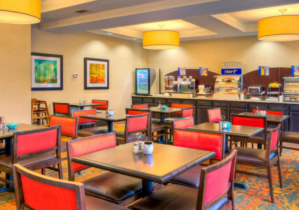 Holiday Inn Express and Suites Granbury by IHG
