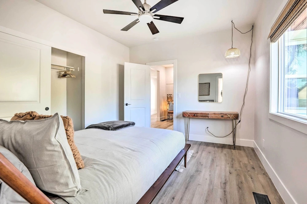 Boho-chic Folsom Retreat: Walkable Location!