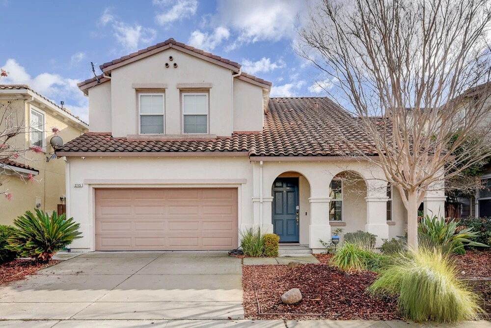 Spacious & Scenic 4br W/ Deskspace In Hayward 4 Bedroom Home by Redawning