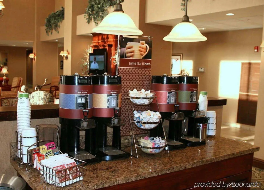 Hampton Inn & Suites Pensacola I-10 N at University Town Plaza