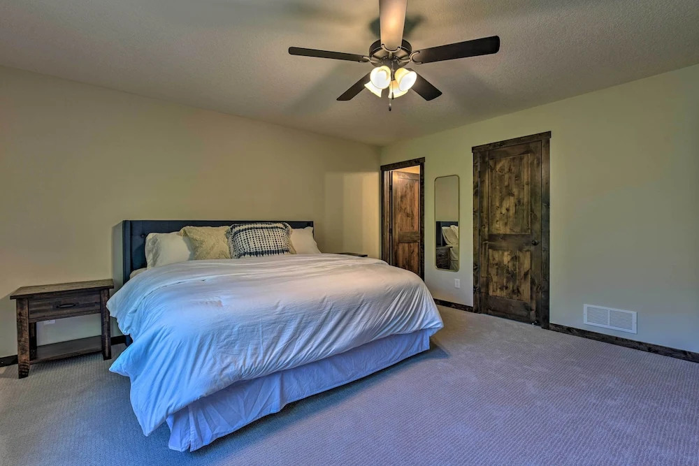 Modern Nisswa Escape w/ Deck: Walk to Gull Lake!