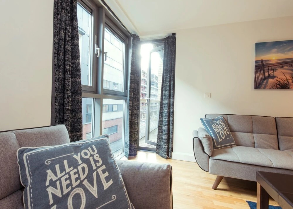 Bright, Roomy 2BR Flat for 6 Near Central Bristol