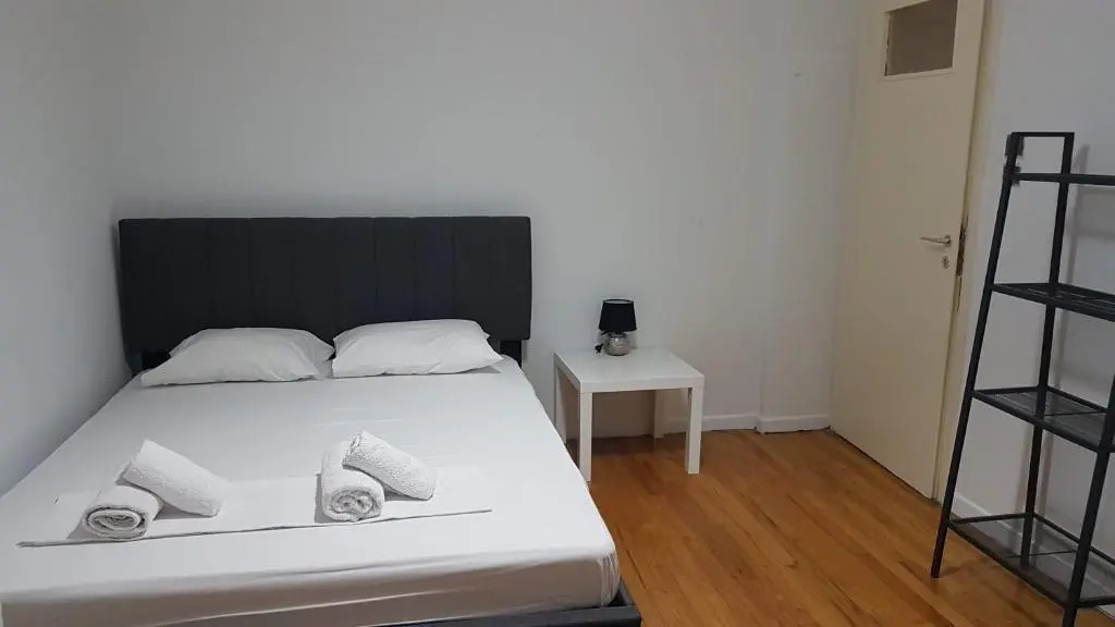 Olive Apartment- Athens Center, 4 BD, 1.5 BATH