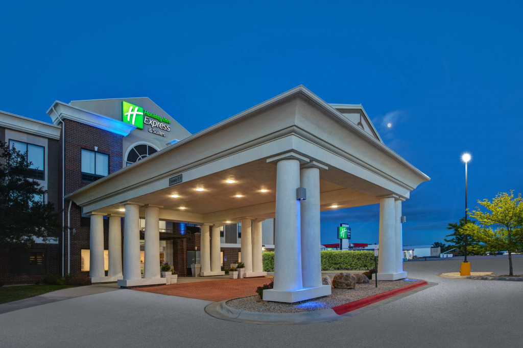 Holiday Inn Express & Suites Buffalo by IHG