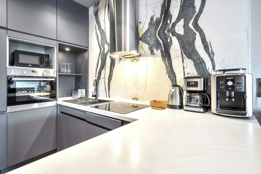 Benesta Centro by GOLDFINCH