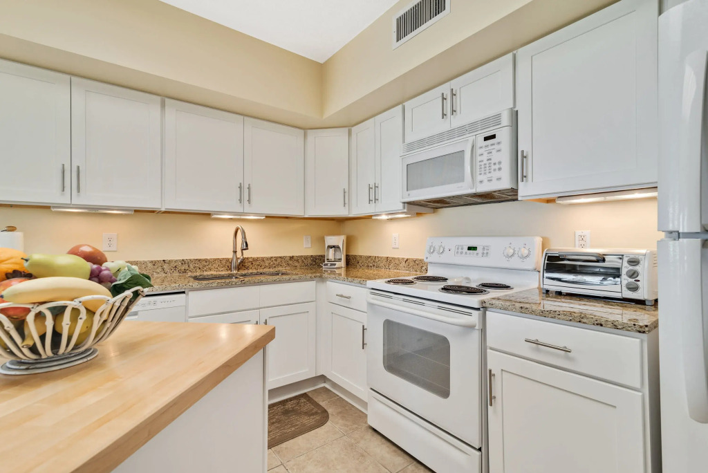 Bluewater 301: Third floor, corner unit., Orange Beach