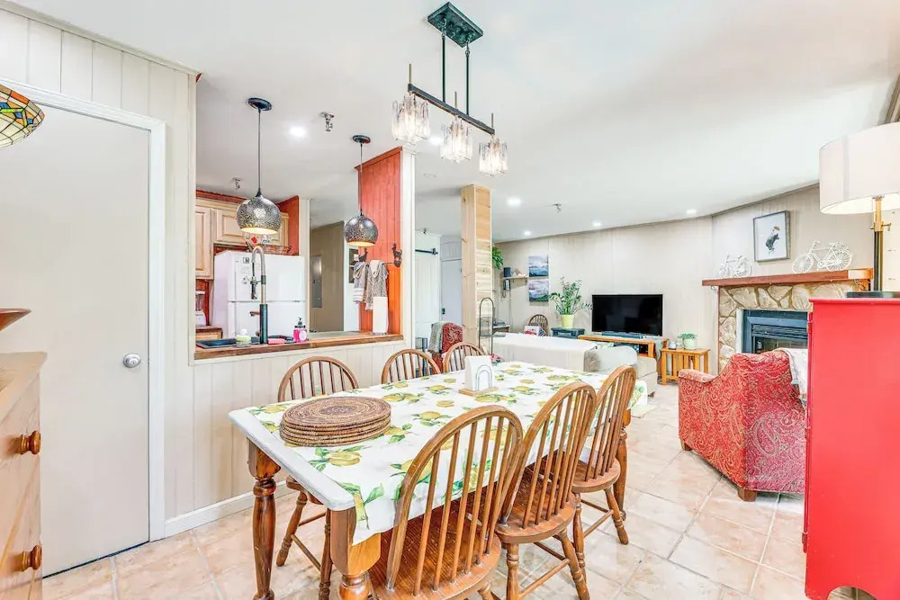 Walk to Slopes: Snowshoe Condo w/ Sunroom