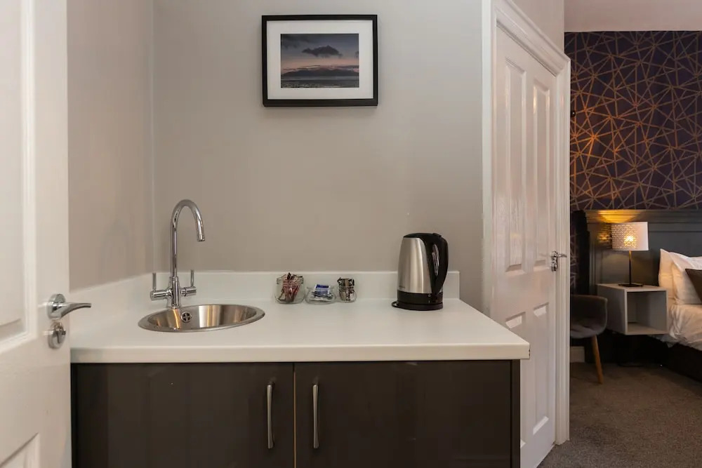 5 Eglantine Place