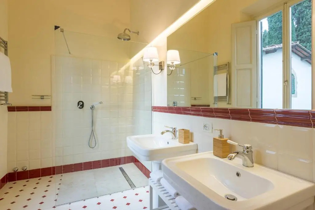 4bdrm elegant apartm in Private Estate, shared Swimmingpool, Maze Garden