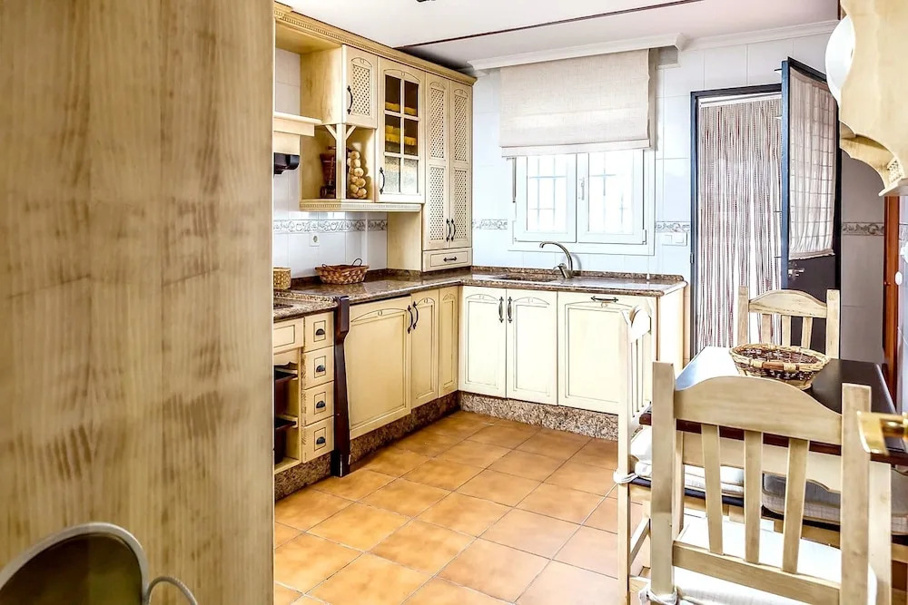 House With 3 Bedrooms in Rota, With Pool Access and Enclosed Garden -