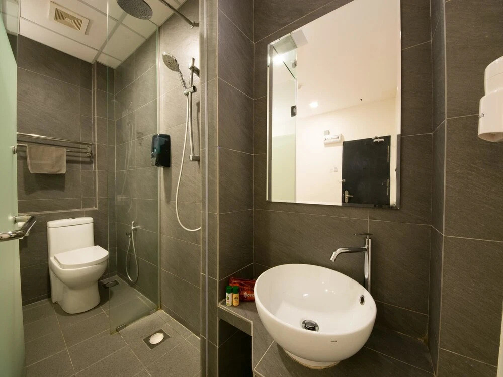 OYO 136 Ceria Hotel