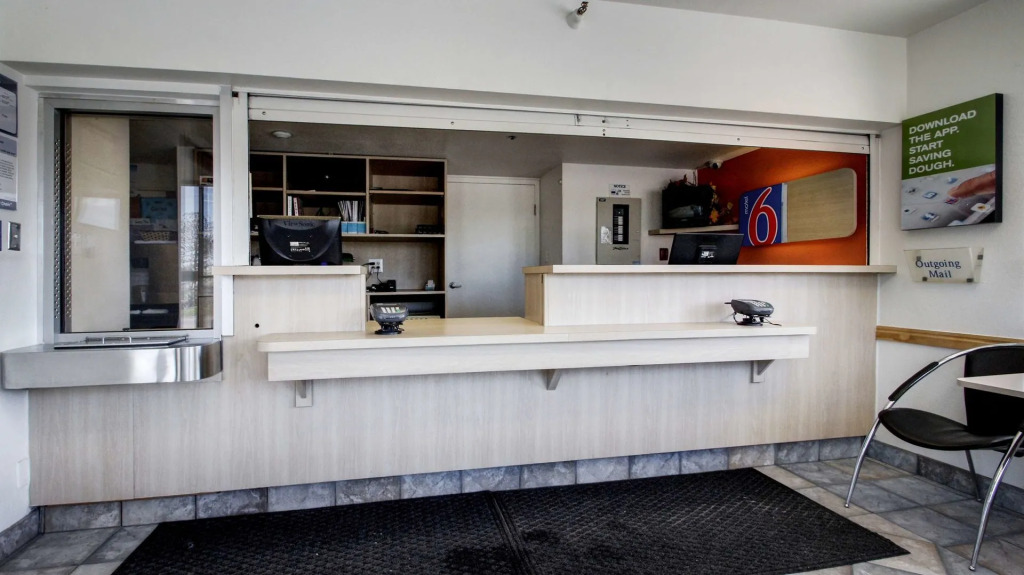 Super 8 by Wyndham Woods Cross - Salt Lake City North
