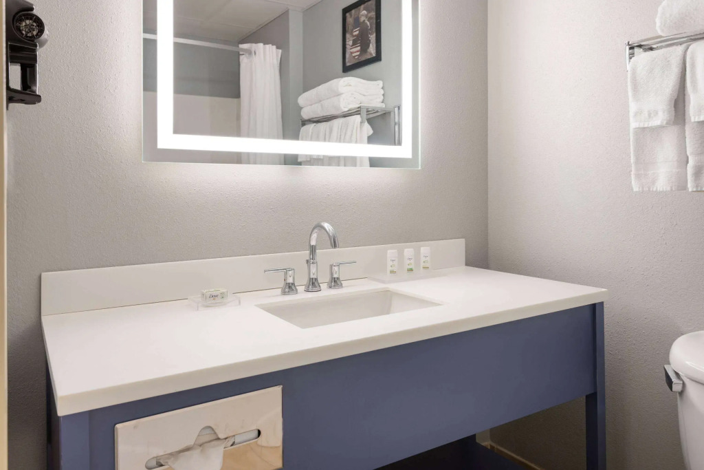 Days Inn by Wyndham Iron Mountain