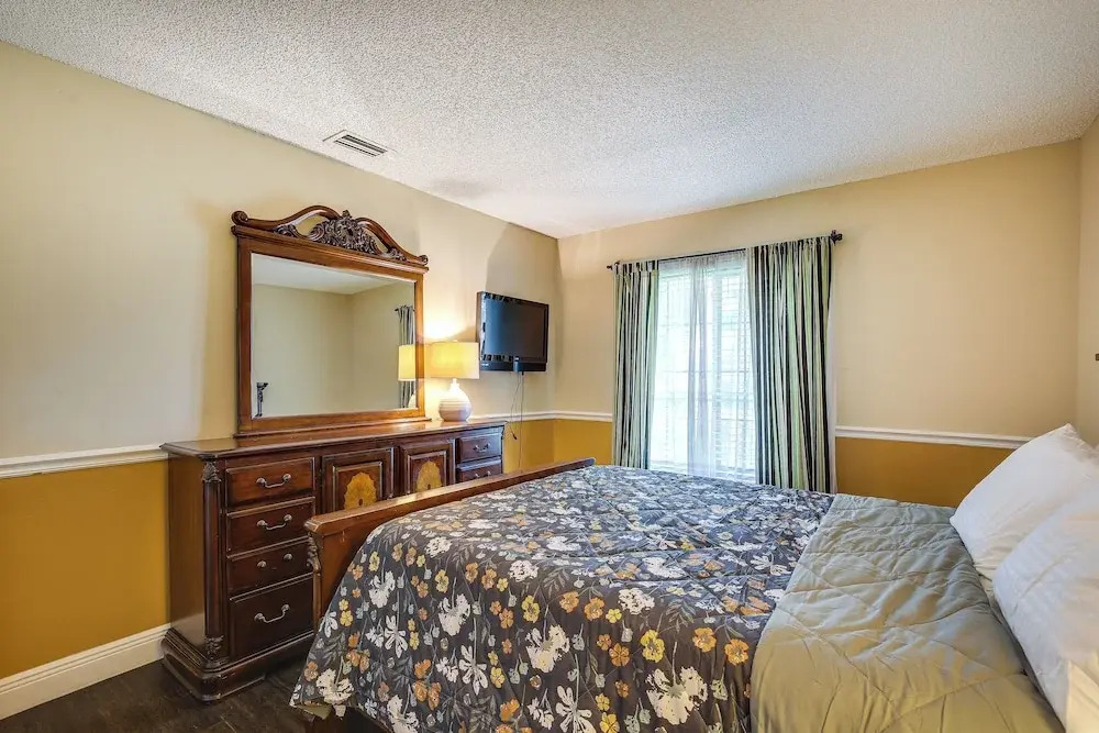 Near Golf & Beaches: Coral Springs Home w/ Yard!