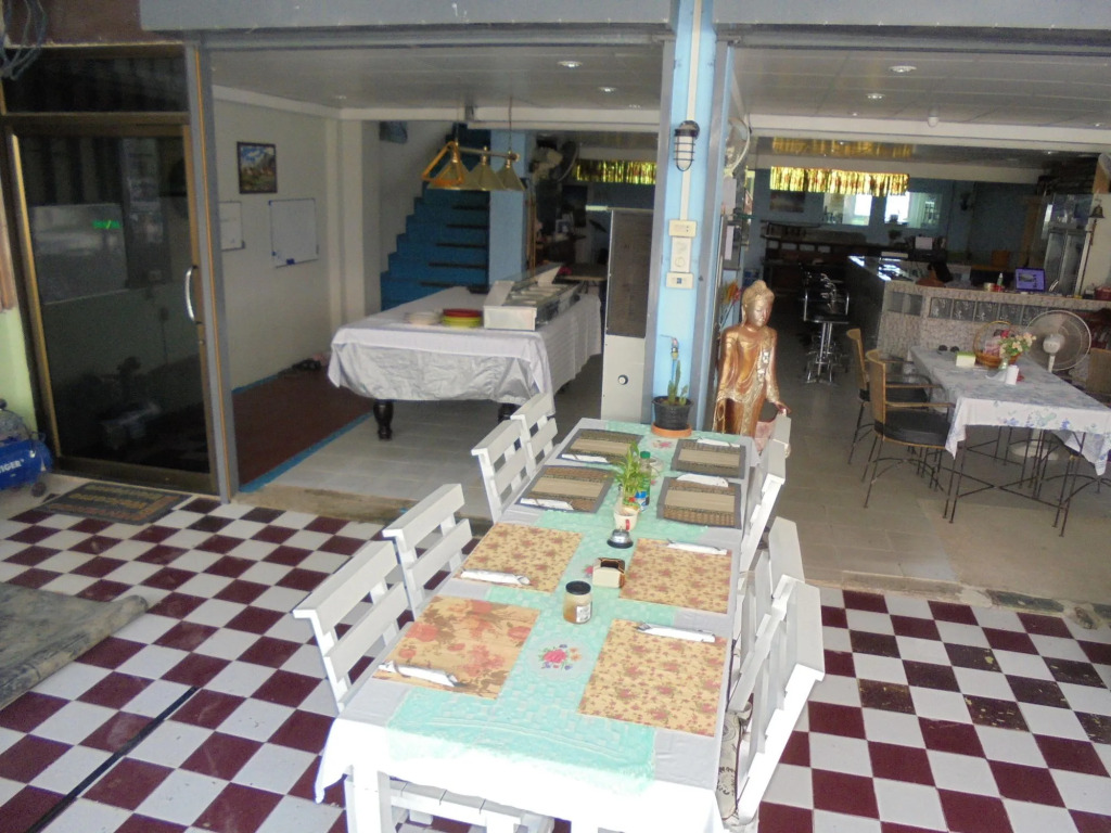 PS Guesthouse and Bar