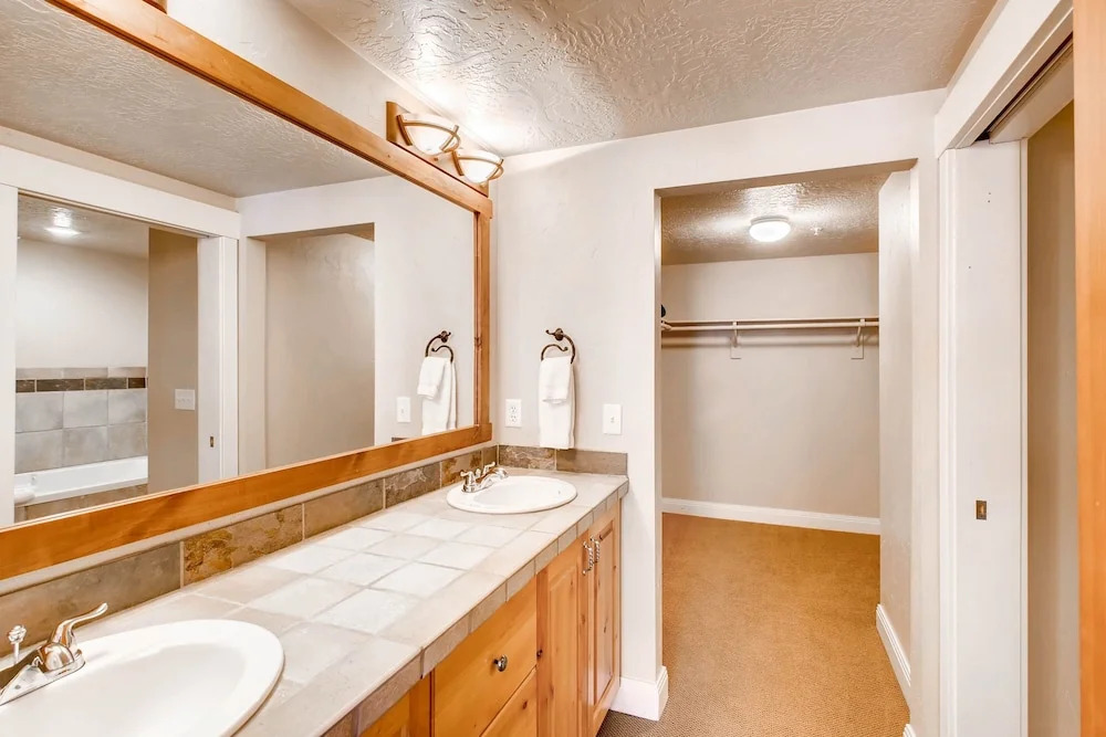 Town Pointe B203 3 Bedroom Condo by RedAwning